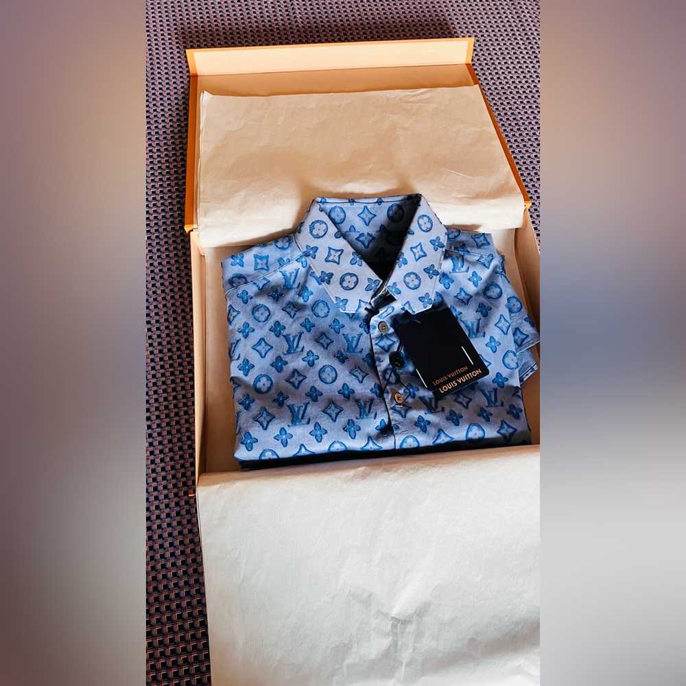 Louis Vuitton shirt size small